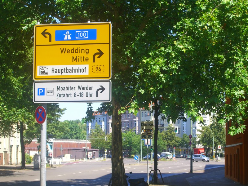 Zur Heirat bitte rechts.